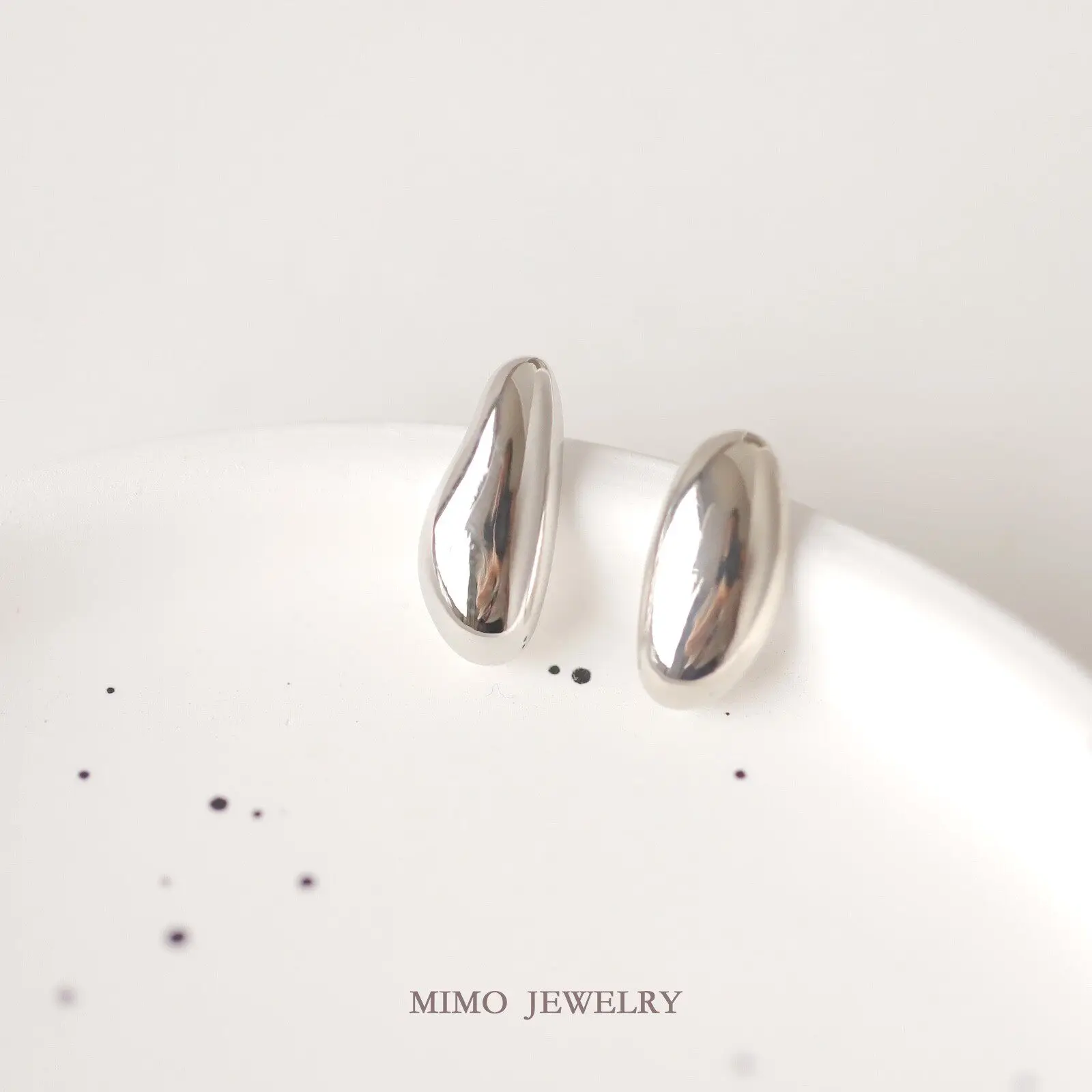 Copper Plated Genuine Gold Versatile Asymmetric Smooth Oval Earrings Ear Clip DIY Earrings Making Supplies Jewelry Accessories
Copper Plated Genuine Gold Versatile Asymmetric Smooth Oval Earrings Ear Clip DIY Earrings Making Supplies Jewelry Accessories