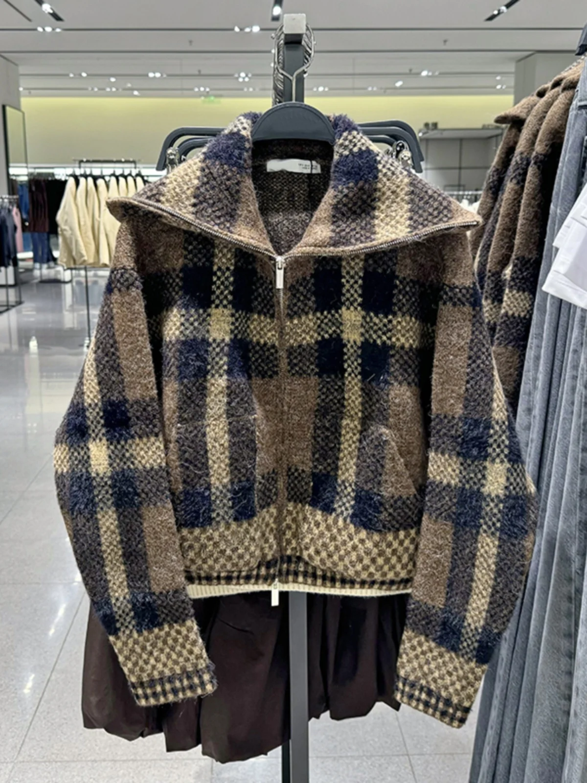 Autumn Winter New Women's High Ne Plaid Knitted Sweater Jaet Outerwear Versatile Commute Sle Long Sve ort Length
Autumn Winter New Women's High Ne Plaid Knitted Sweater Jaet Outerwear Versatile Commute Sle Long Sve ort Length