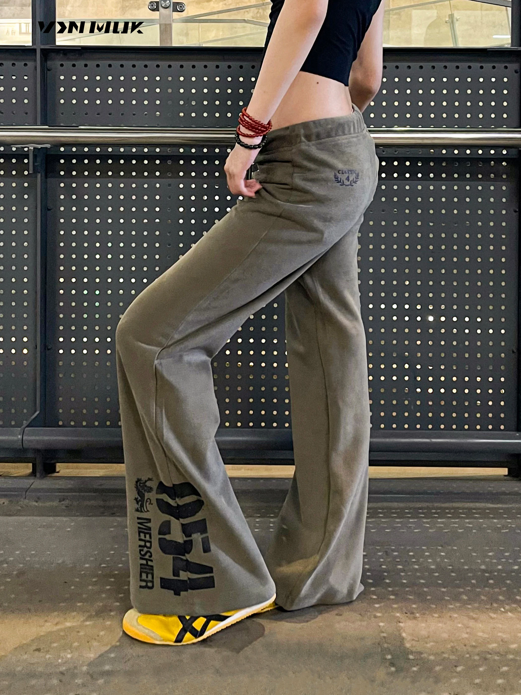 Женские спортивные брюки-кюлоты в стиле стрит-дэнс с принтом, свободного кроя, удлиненные, весенние, повседневные
Женские спортивные брюки-кюлоты в стиле стрит-дэнс с принтом, свободного кроя, удлиненные, весенние, повседневные