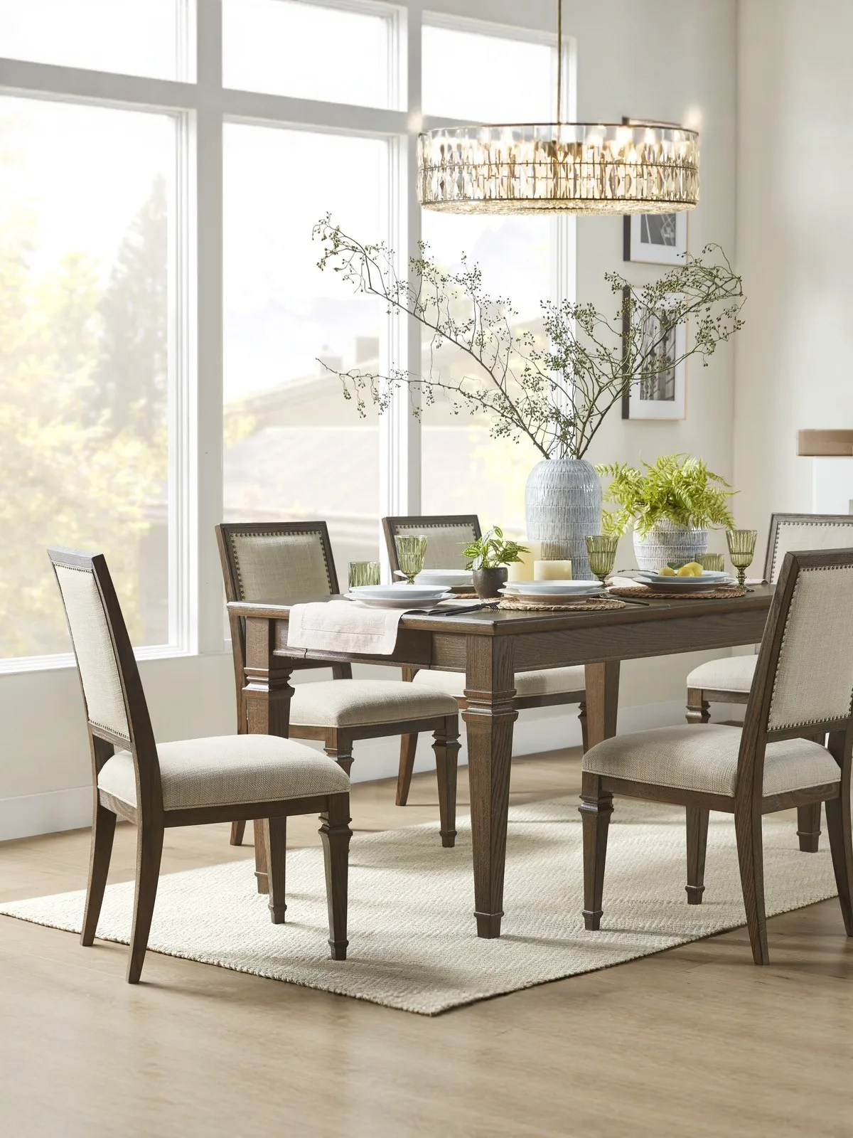 eu-American Retro French Solid Wood Rectangular Dining Table High-end Carved 8 Seater for Small Apartment and Hotel Use%
eu-American Retro French Solid Wood Rectangular Dining Table High-end Carved 8 Seater for Small Apartment and Hotel Use%
