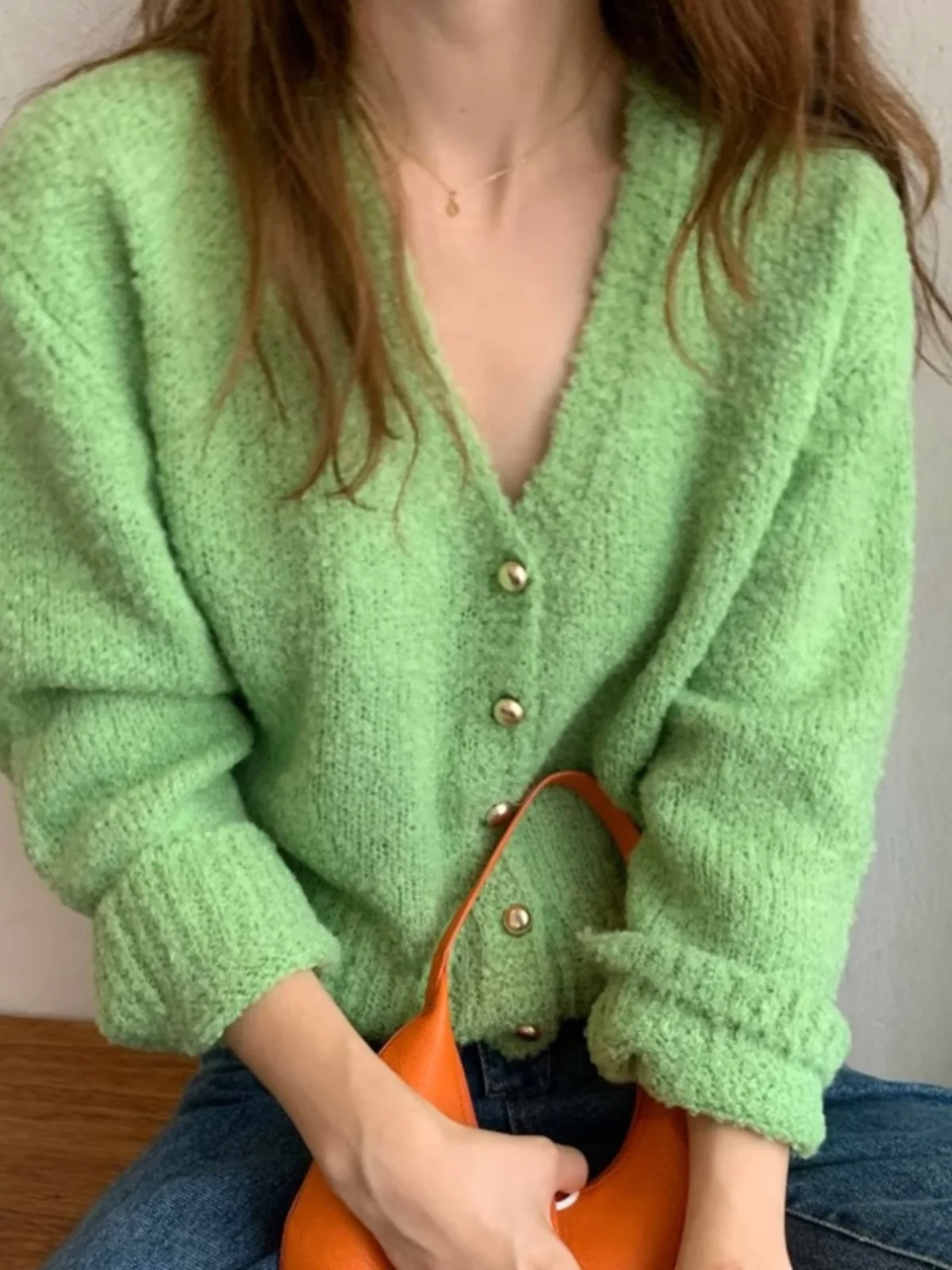 Ladies' Lazy Knitted ort Sweater V-ne Single Button Cardigan Coat Warmth Autumn Winter Faion Casual Pure Color Knitwear
Ladies' Lazy Knitted ort Sweater V-ne Single Button Cardigan Coat Warmth Autumn Winter Faion Casual Pure Color Knitwear