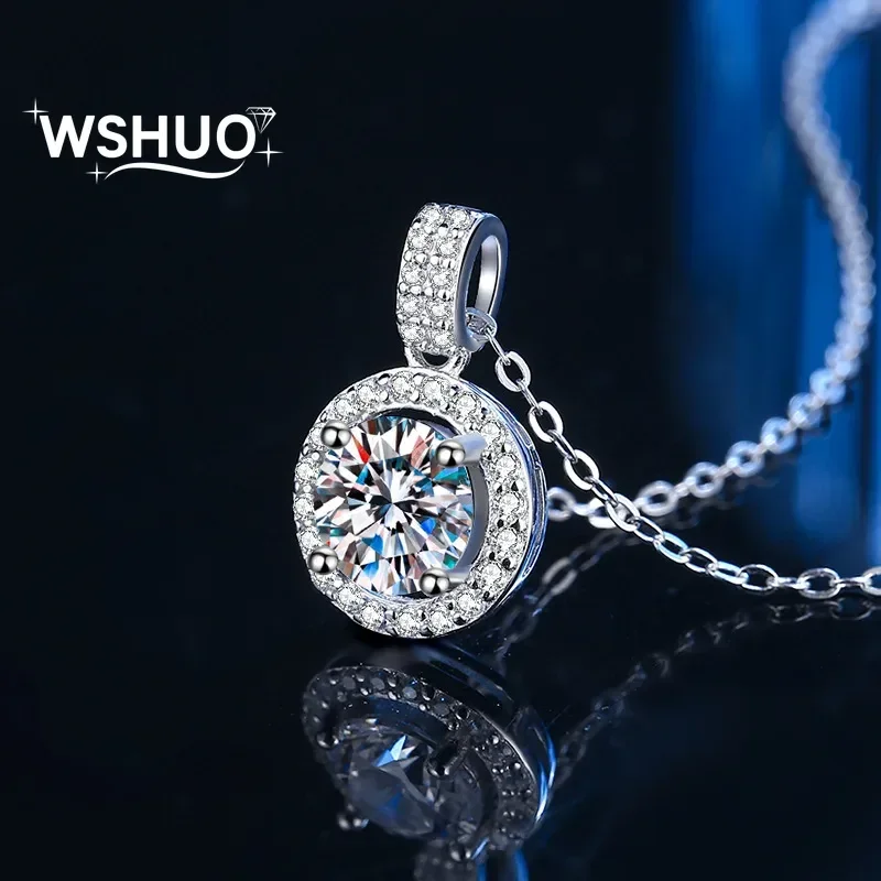 WSHUO 1Carat Moissanite 925 Sterling Silver Luxury Chain Pendant Necklaces For Women Diamond Iced Bling Wedding Jewelry Gifts
WSHUO 1Carat Moissanite 925 Sterling Silver Luxury Chain Pendant Necklaces For Women Diamond Iced Bling Wedding Jewelry Gifts