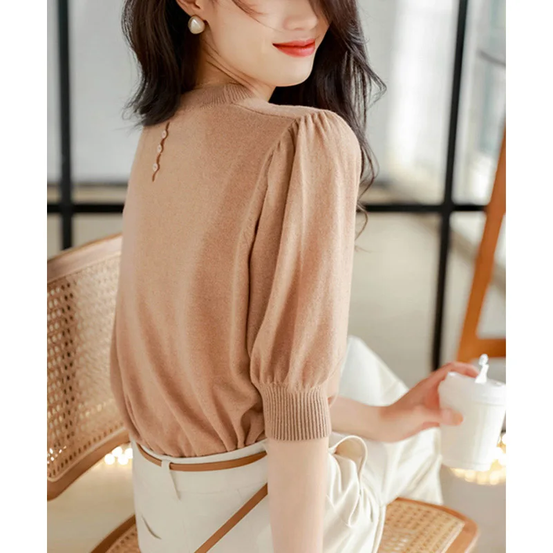 Вязаный топ из ледяного шелка с рукавами-фонариками, пуловер с круглым вырезом, без этикеток, в корейском стиле, удобный для повседневной носки, женский.
Вязаный топ из ледяного шелка с рукавами-фонариками, пуловер с круглым вырезом, без этикеток, в корейском стиле, удобный для повседневной носки, женский.