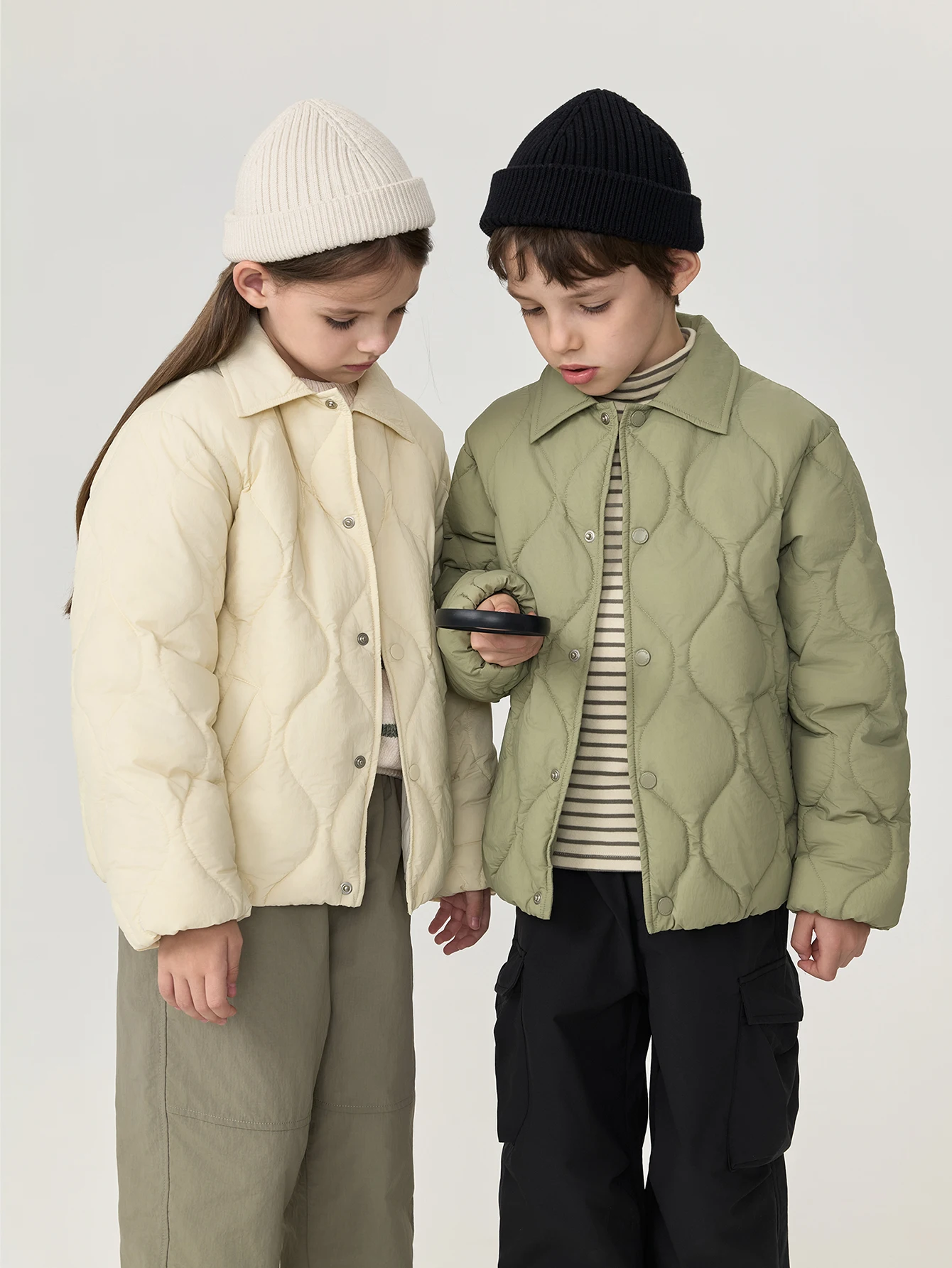 MARC & JANIE Big Kids Boy Girls Fluorine-Free Water-Repellent Cloud Light Ultra-Light Down Jacket 551627
MARC & JANIE Big Kids Boy Girls Fluorine-Free Water-Repellent Cloud Light Ultra-Light Down Jacket 551627
