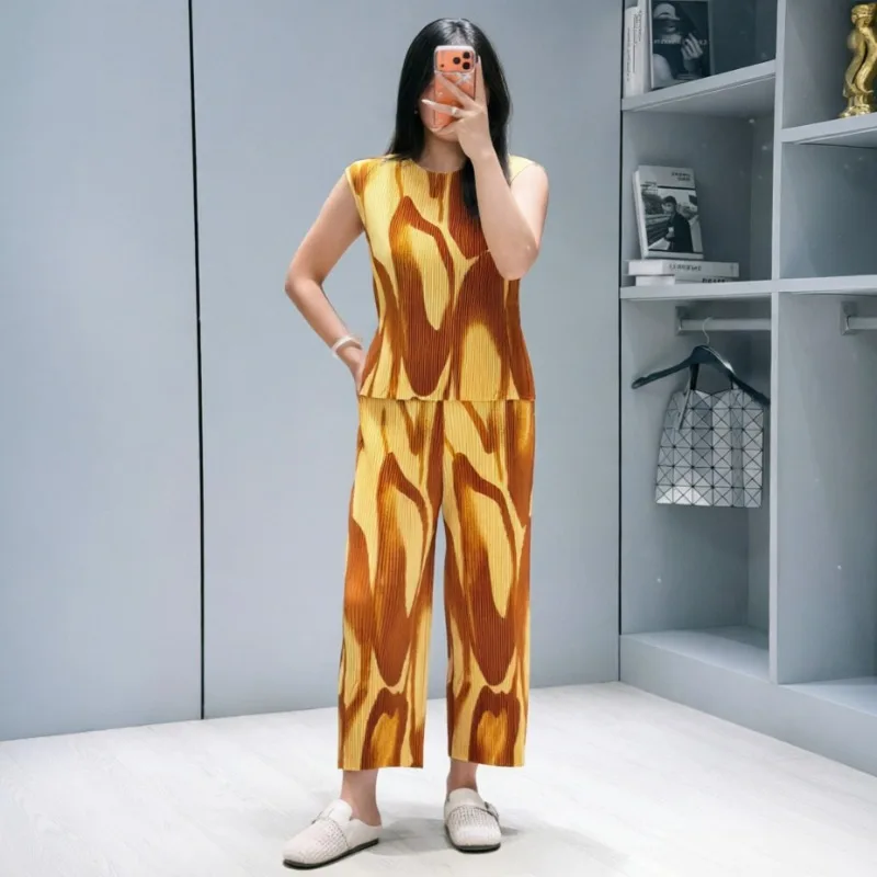 Miyake Pleated Vest T-Shirt 2026 Summer New Simple Printed Sleeveless Top Elastic Waist Stretch Straight Long Pants Women's Set
Miyake Pleated Vest T-Shirt 2026 Summer New Simple Printed Sleeveless Top Elastic Waist Stretch Straight Long Pants Women's Set