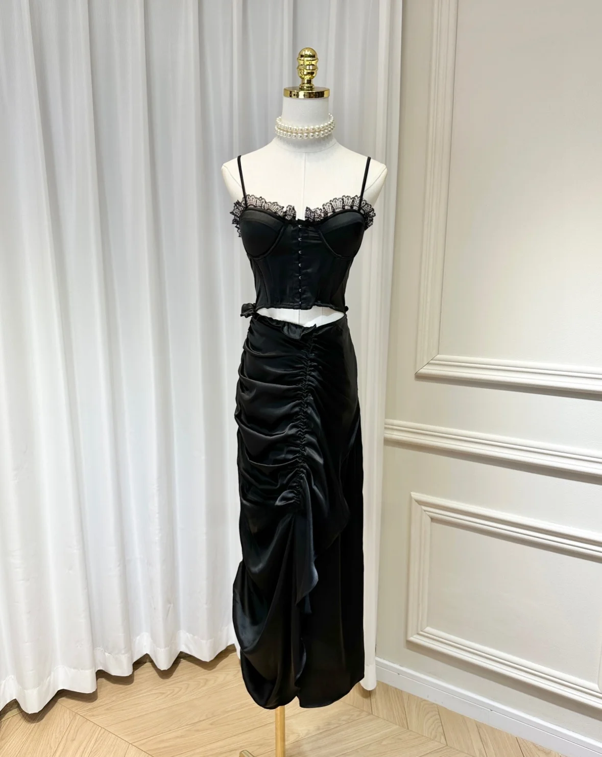 Комплект летней моды: сексуальная асимметричная юбка-миди из атласа с кружевом и бретелью-шлейфом, ткань полиэстер
Комплект летней моды: сексуальная асимметричная юбка-миди из атласа с кружевом и бретелью-шлейфом, ткань полиэстер