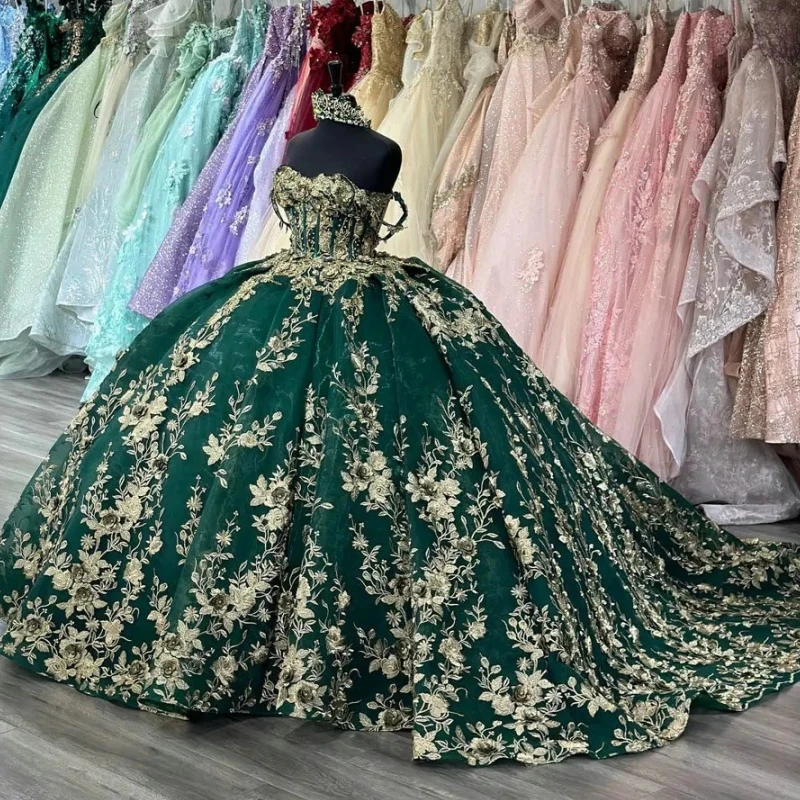 Real Picture Saudi Emerald Sweet 16 Dresses Proms Party Off Shoulder Lace Applique Women Occasion Wear Vestido De 15 Quinceanera
Real Picture Saudi Emerald Sweet 16 Dresses Proms Party Off Shoulder Lace Applique Women Occasion Wear Vestido De 15 Quinceanera