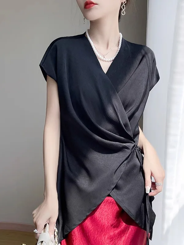 Elegant Satin Summer Shirt Top V-Neck Tie-Bind Open Cardigan Design Simple French Style Loose Fit Moisture Wicking Slimming
Elegant Satin Summer Shirt Top V-Neck Tie-Bind Open Cardigan Design Simple French Style Loose Fit Moisture Wicking Slimming