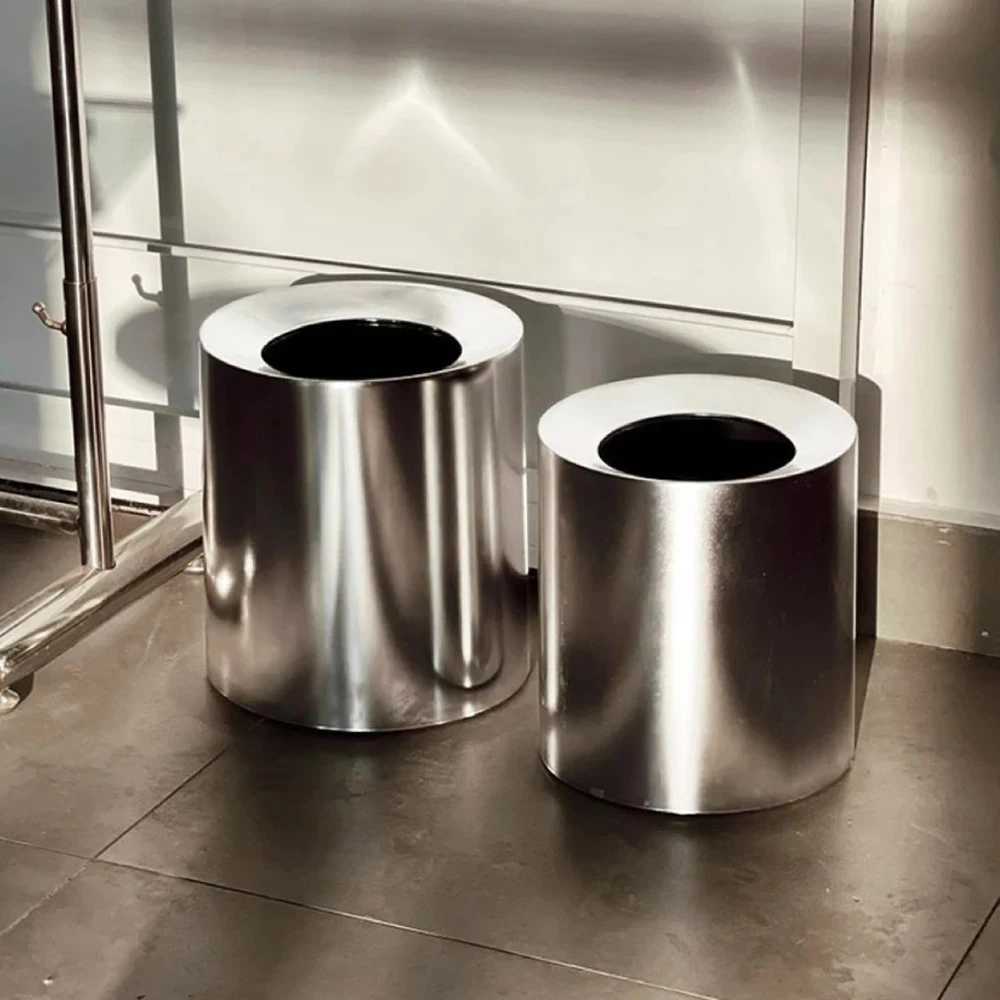 Electroplated Silver Trash Can Upscale Imitation Metal Trash Can Home Living Room Bedroom Office Trash Can Kitchen Accessories
Electroplated Silver Trash Can Upscale Imitation Metal Trash Can Home Living Room Bedroom Office Trash Can Kitchen Accessories
