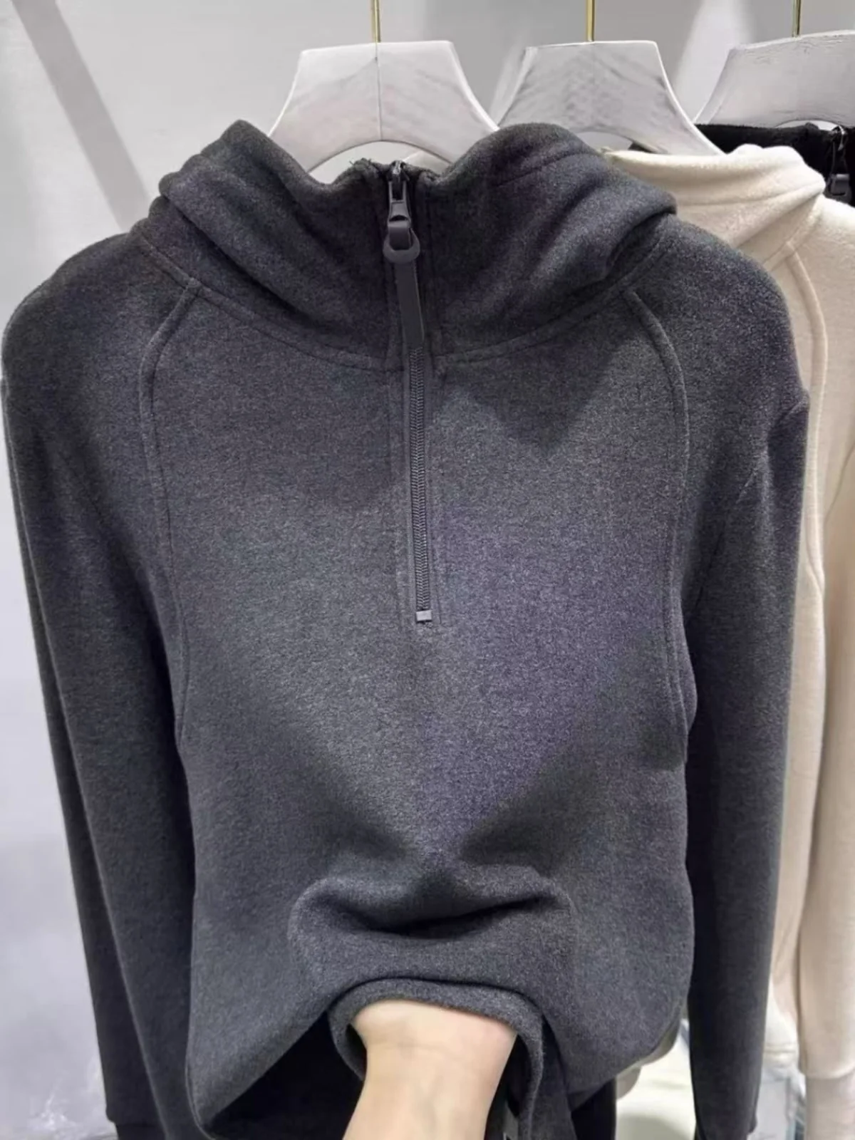 plus Size Double Sided Velvet Base Shirt Women's Autumn Winter Half Zip Hoodie American Loose Top Inner Wear Comfortable Swea...
plus Size Double Sided Velvet Base Shirt Women's Autumn Winter Half Zip Hoodie American Loose Top Inner Wear Comfortable Swea...