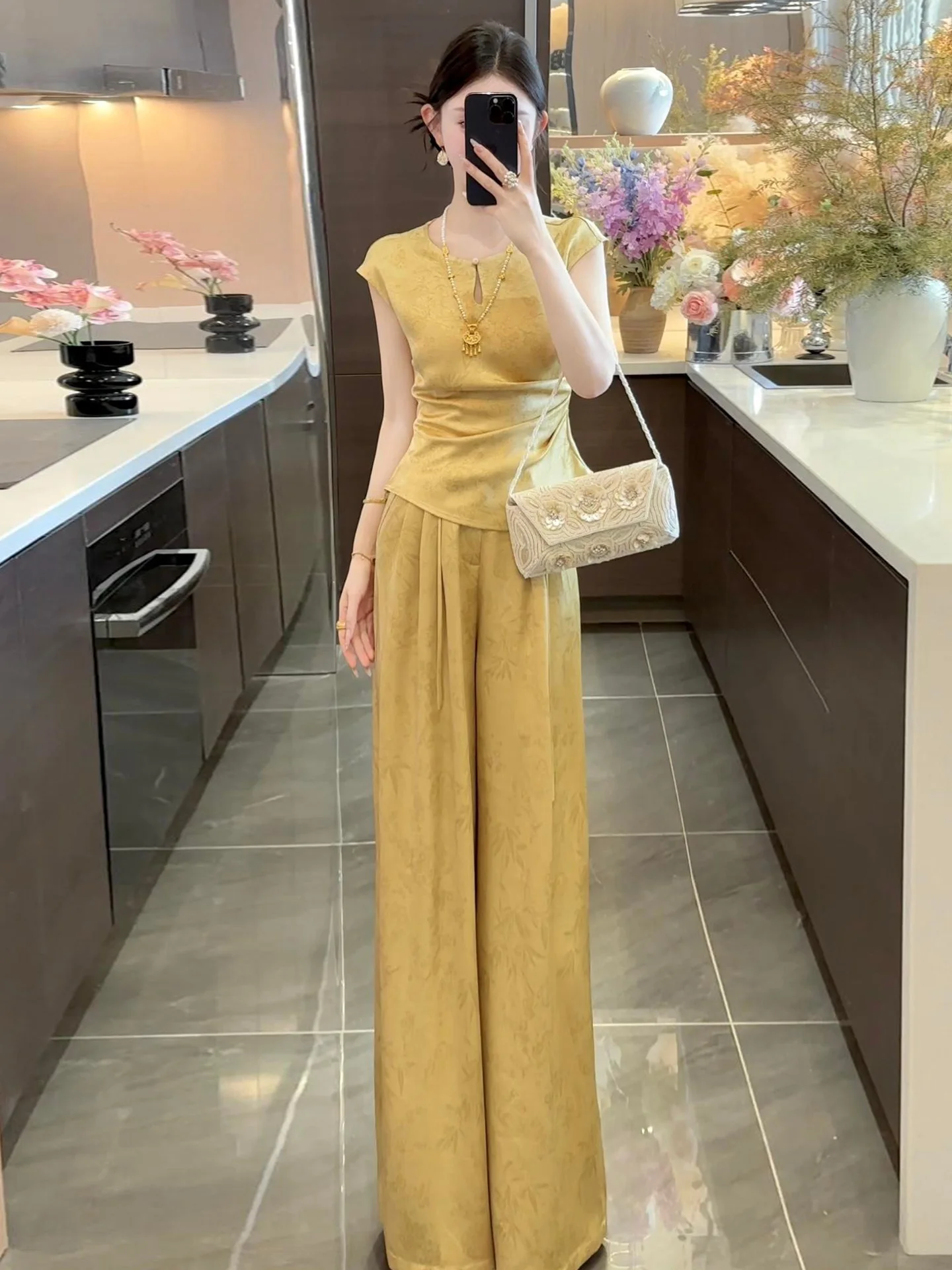 Fashionable Summer Outfit Women's New Chinese Style National Trend Waist-Cinching Short Sleeve Top Wide Leg Pants Two-Piece Set
Fashionable Summer Outfit Women's New Chinese Style National Trend Waist-Cinching Short Sleeve Top Wide Leg Pants Two-Piece Set