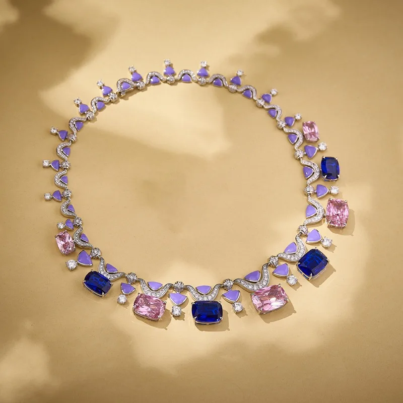 2025 New Fashion Classic European and American High end Flower Bead Elegant Shining Design Clavicle Chain Fashion Banquet
2025 New Fashion Classic European and American High end Flower Bead Elegant Shining Design Clavicle Chain Fashion Banquet