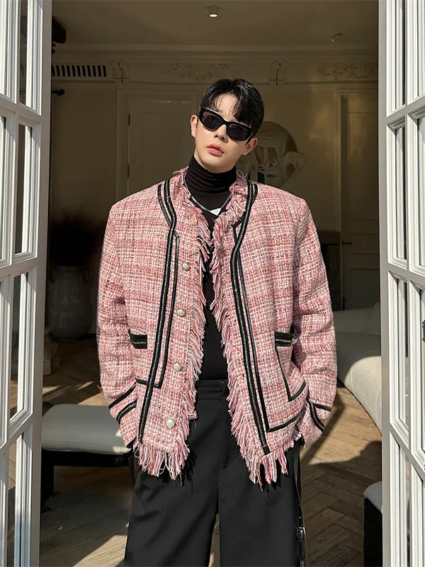 Мужской осенне-зимний твидовый вязаный жакет с широкими лацканами, цветными вставками и бахромой
Мужской осенне-зимний твидовый вязаный жакет с широкими лацканами, цветными вставками и бахромой