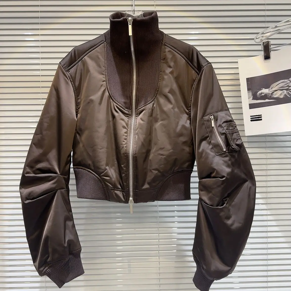 2026 New Fall Winter Black Baseball Jacket Coat Ribbed Collar Windproof Warm Cotton Padded Jacket Casual Outerwear Tops
2026 New Fall Winter Black Baseball Jacket Coat Ribbed Collar Windproof Warm Cotton Padded Jacket Casual Outerwear Tops