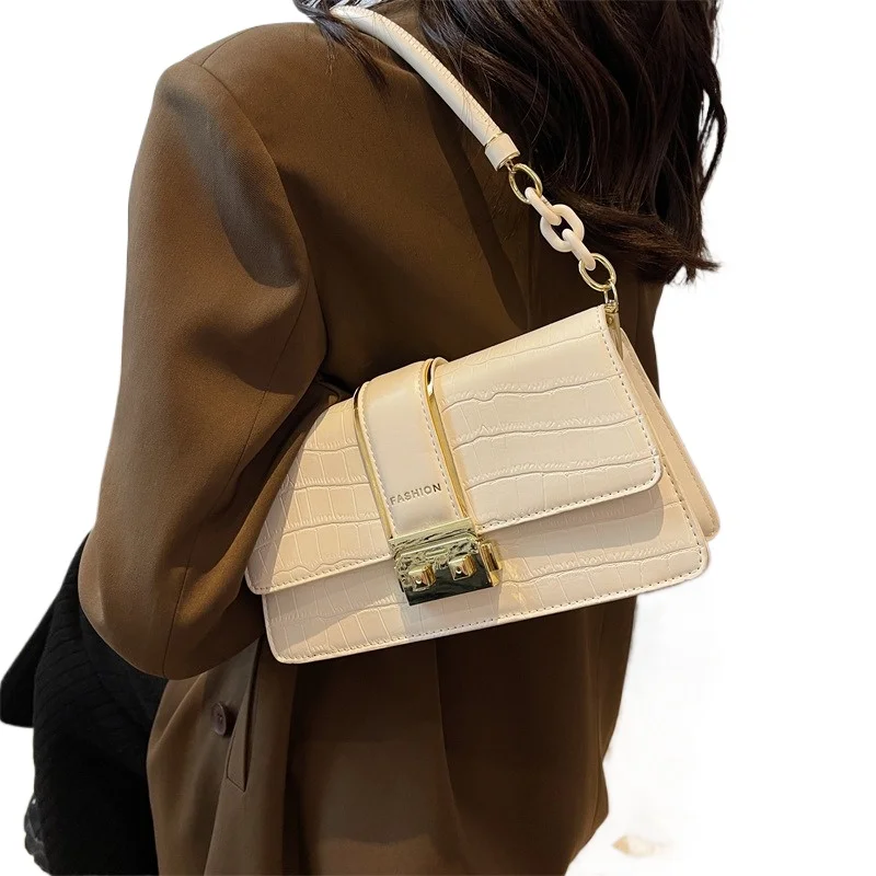 This year's popular niche design crossbody bag female summer 2025 new lock buckle small square bag fashion casual shoulder bags
This year's popular niche design crossbody bag female summer 2025 new lock buckle small square bag fashion casual shoulder bags