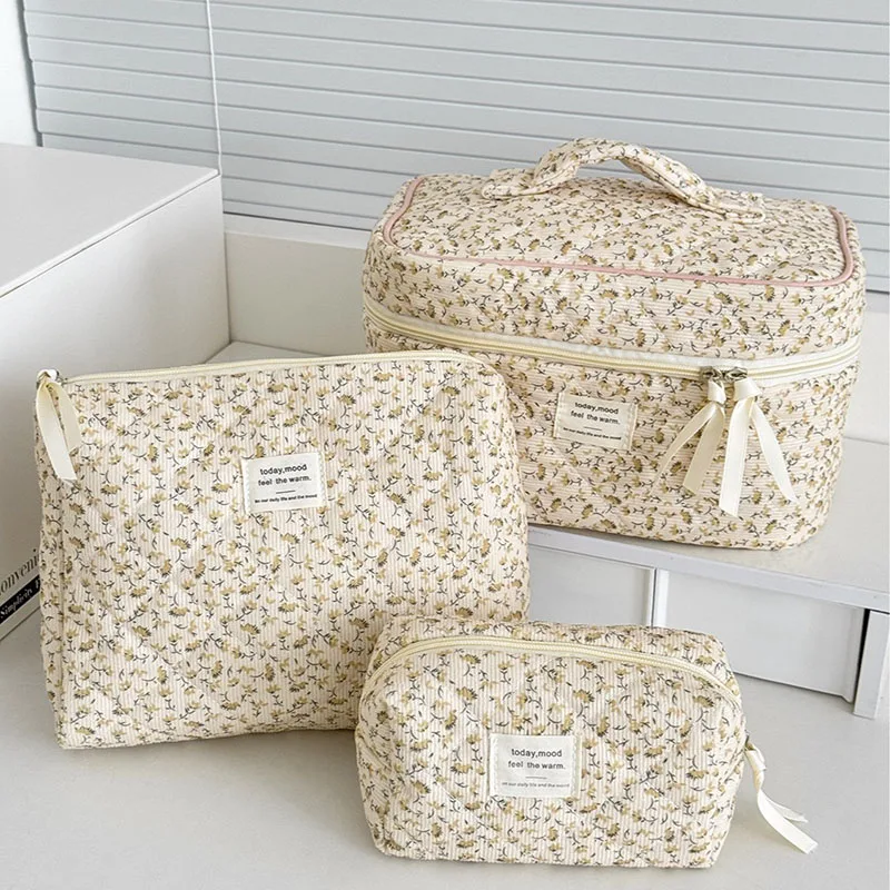 Vintage Women Floral Print Cosmetic Pouch Handbag Travel Orgainzer Make Up Storage Bag Large Capacity Quilted Bag For Gift
Vintage Women Floral Print Cosmetic Pouch Handbag Travel Orgainzer Make Up Storage Bag Large Capacity Quilted Bag For Gift