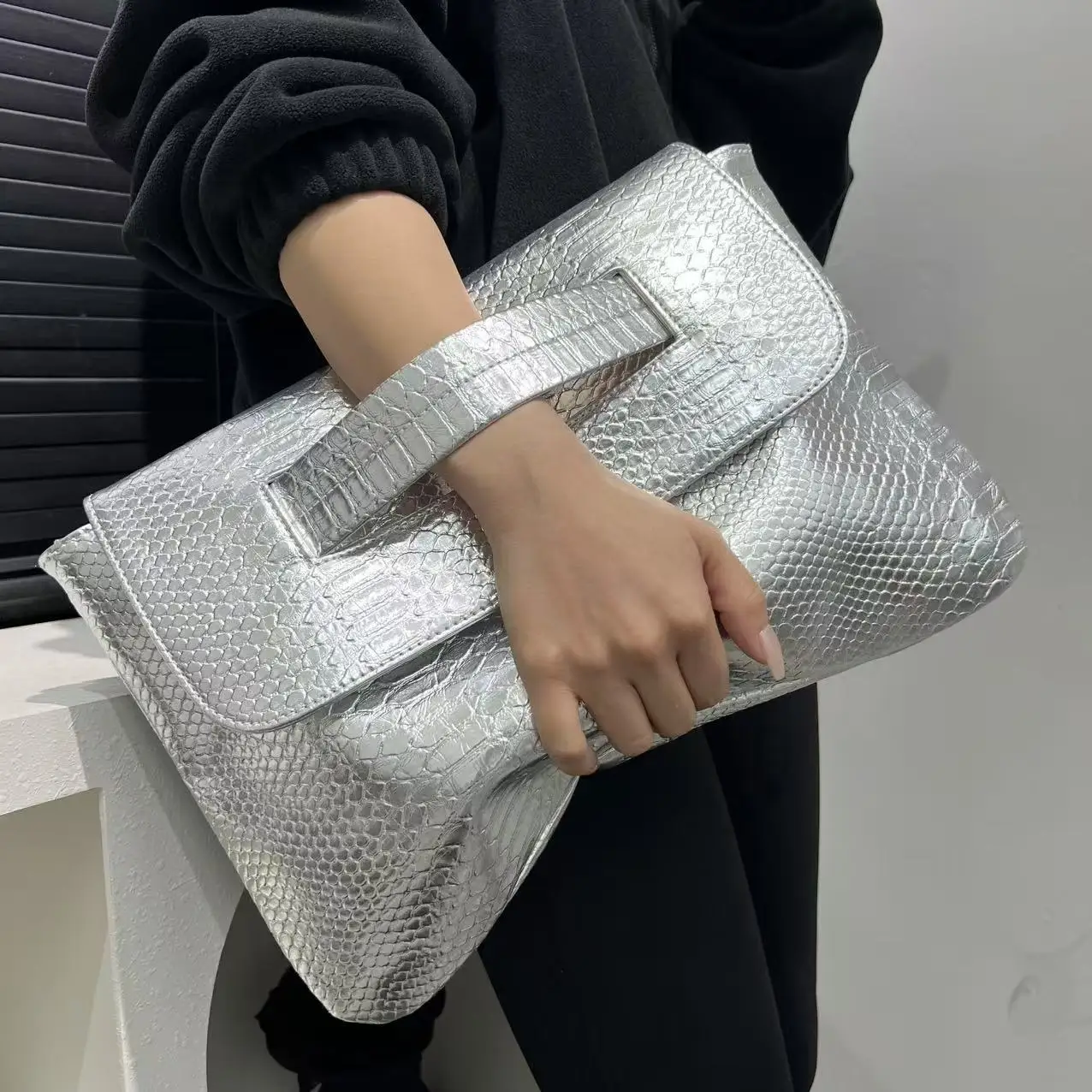 Ladies' Fashionable Retro Snakeskin Print Handbag with Detachable Shoulder Strap Crossbody Single Shoulder Bag Clucth Purses
Ladies' Fashionable Retro Snakeskin Print Handbag with Detachable Shoulder Strap Crossbody Single Shoulder Bag Clucth Purses