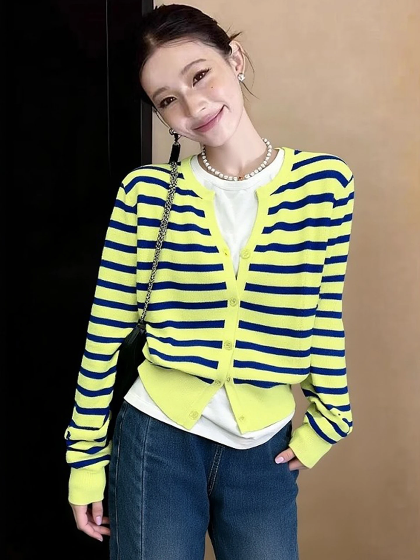 Comfortable Long Sleeve Knitted Sweater Single Button Design Casual Striped Color Block Early Spring Women's Fashion Soft
Comfortable Long Sleeve Knitted Sweater Single Button Design Casual Striped Color Block Early Spring Women's Fashion Soft
