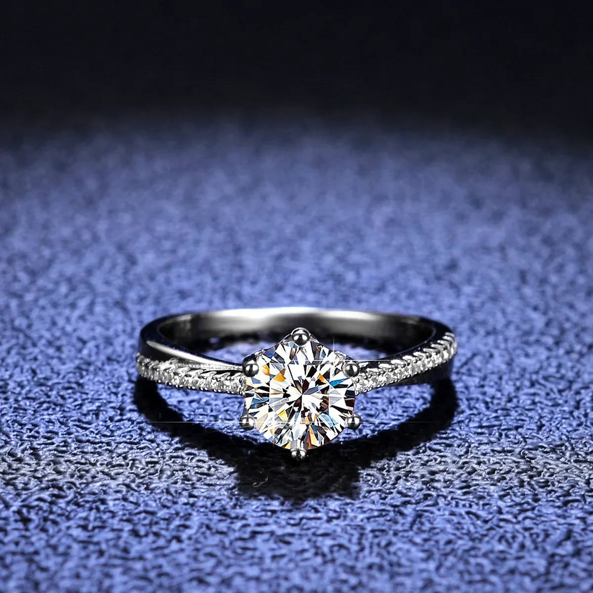 18K Gold Moissanite PT950 Platinum Women's Ring Twisted Arm Cross Intertwined Rattan Diamond Ring
18K Gold Moissanite PT950 Platinum Women's Ring Twisted Arm Cross Intertwined Rattan Diamond Ring