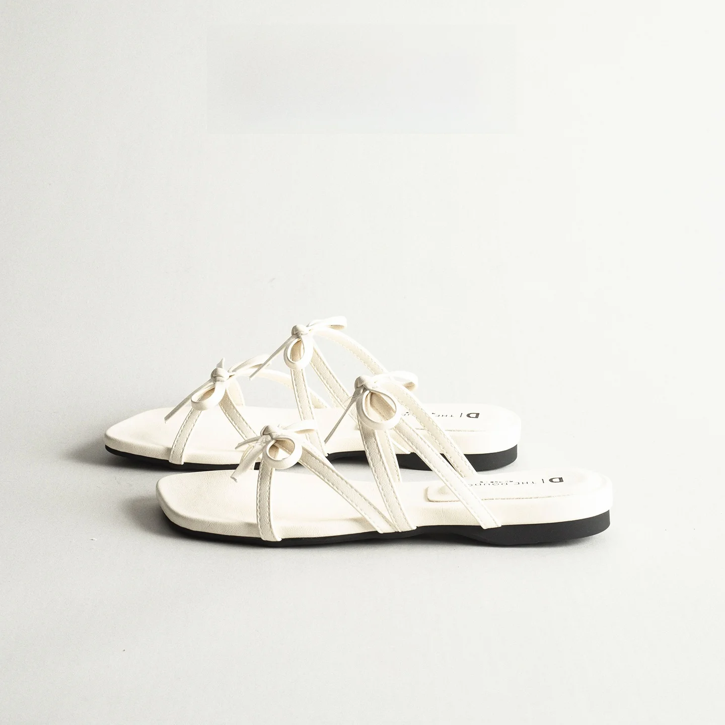 Kaimanli Knot Flat Bottom Sandals Women's Summer Outdoor Wear Match Skirts Casual Beach Vacation Open Toe Slippers
Kaimanli Knot Flat Bottom Sandals Women's Summer Outdoor Wear Match Skirts Casual Beach Vacation Open Toe Slippers