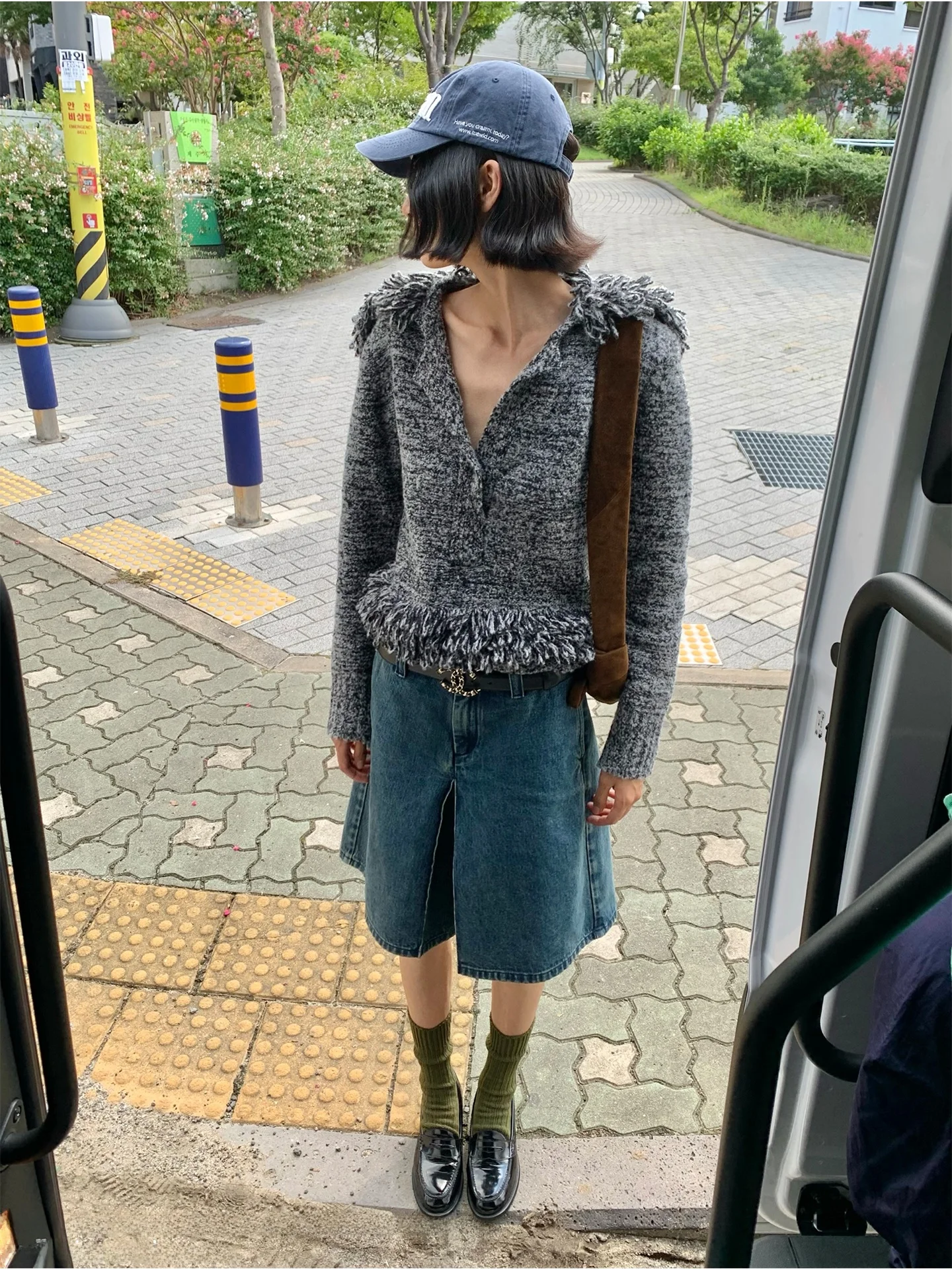 Ранняя осень, новый женский высококачественный вязаный шерстяной свитер с бахромой и v-образным вырезом, свободный крой, повседневный Sle ay с цветочным узором
Ранняя осень, новый женский высококачественный вязаный шерстяной свитер с бахромой и v-образным вырезом, свободный крой, повседневный Sle ay с цветочным узором