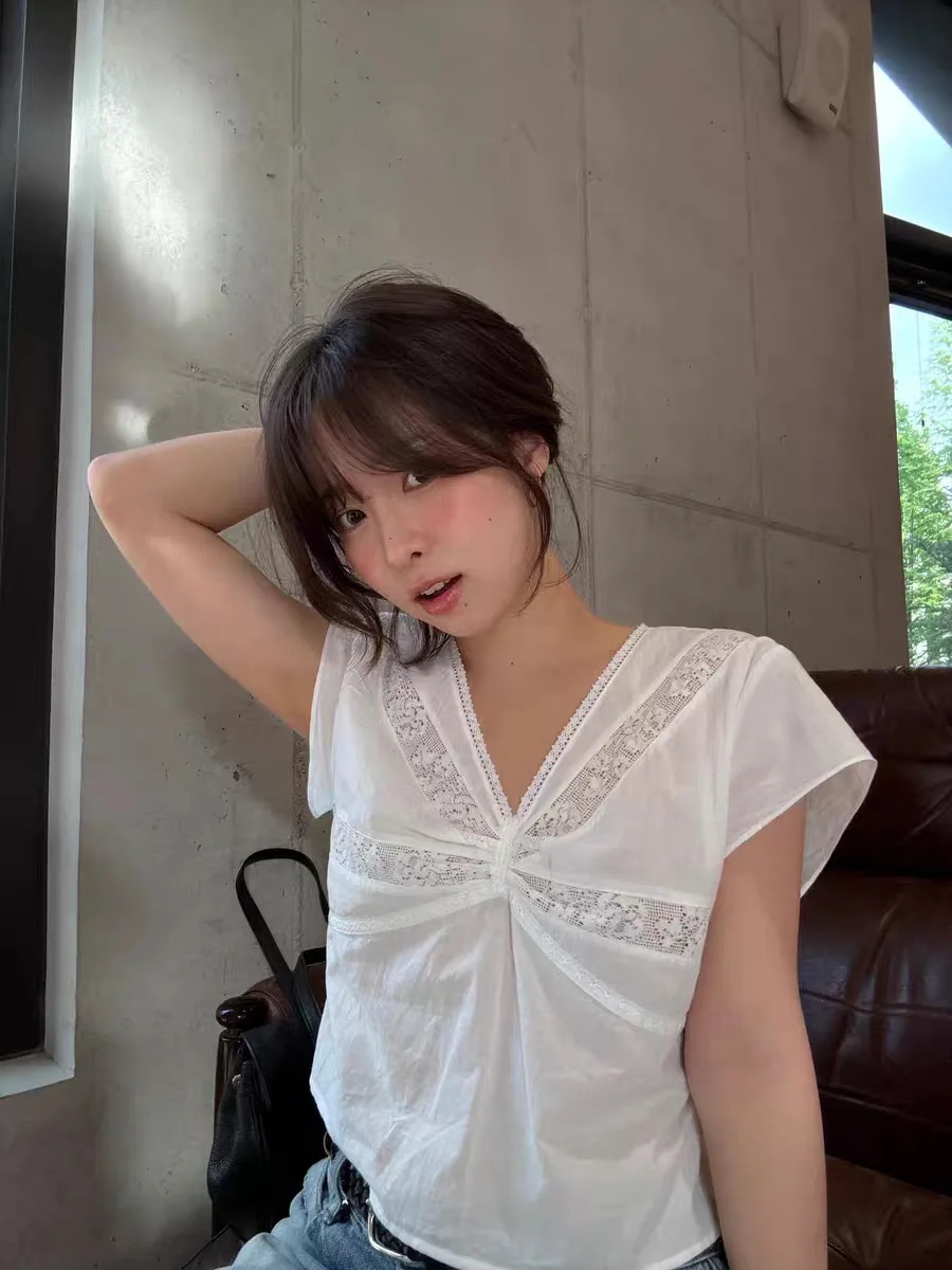 Sweet Lace White V-Neck Ribbon Short Sleeve Top Women's Slim Fit Cotton Summer Breathable Pure Color Tannat Shirt
Sweet Lace White V-Neck Ribbon Short Sleeve Top Women's Slim Fit Cotton Summer Breathable Pure Color Tannat Shirt