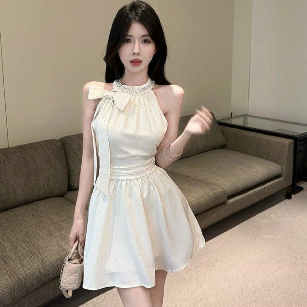 French Pure Hot Diamond Bow Halter Neck Waist-Hugging Dress Women 2025 Summer New High-End Bright Diamond Sleeveless Skirt
French Pure Hot Diamond Bow Halter Neck Waist-Hugging Dress Women 2025 Summer New High-End Bright Diamond Sleeveless Skirt