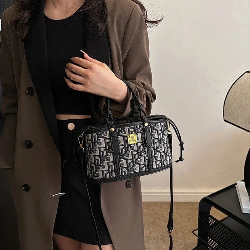 Vintage Bamboo Handle Tote For Women Designer Luxury Leather Bag Retro Elegant 
Vintage Bamboo Handle Tote For Women Designer Luxury Leather Bag Retro Elegant