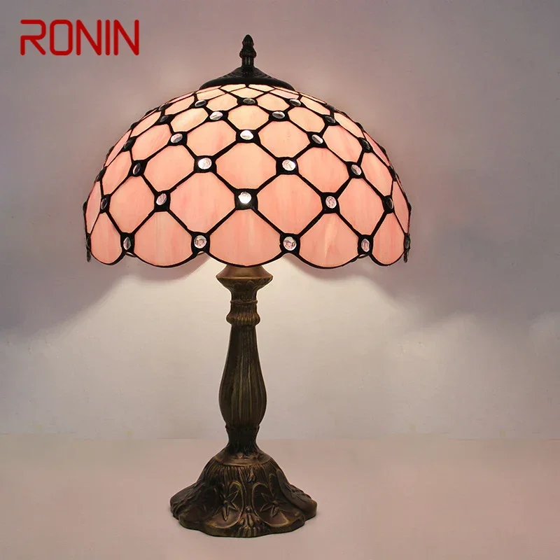 Настольная лампа RONIN Tiffany, светодиодная роскошная креативная лампа для гостиной, кабинета, спальни, прикроватная лампа, вилла, отель, цветное стекло, настольный светильник
Настольная лампа RONIN Tiffany, светодиодная роскошная креативная лампа для гостиной, кабинета, спальни, прикроватная лампа, вилла, отель, цветное стекло, настольный светильник