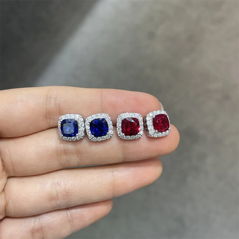 ZFSILVER модные модные классические серьги из серебра 925 пробы 2 карата, красные, синие квадратные серьги для женщин, аксессуары, ювелирные изделия, подарок E3-0130
ZFSILVER модные модные классические серьги из серебра 925 пробы 2 карата, красные, синие квадратные серьги для женщин, аксессуары, ювелирные изделия, подарок E3-0130