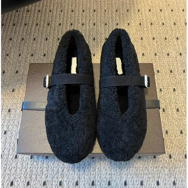 Women's 2025 Winter New Retro Genuine Leather Mary Jane Flat Sneakers with Buckle Straps, Thickened Wool Lining
Women's 2025 Winter New Retro Genuine Leather Mary Jane Flat Sneakers with Buckle Straps, Thickened Wool Lining