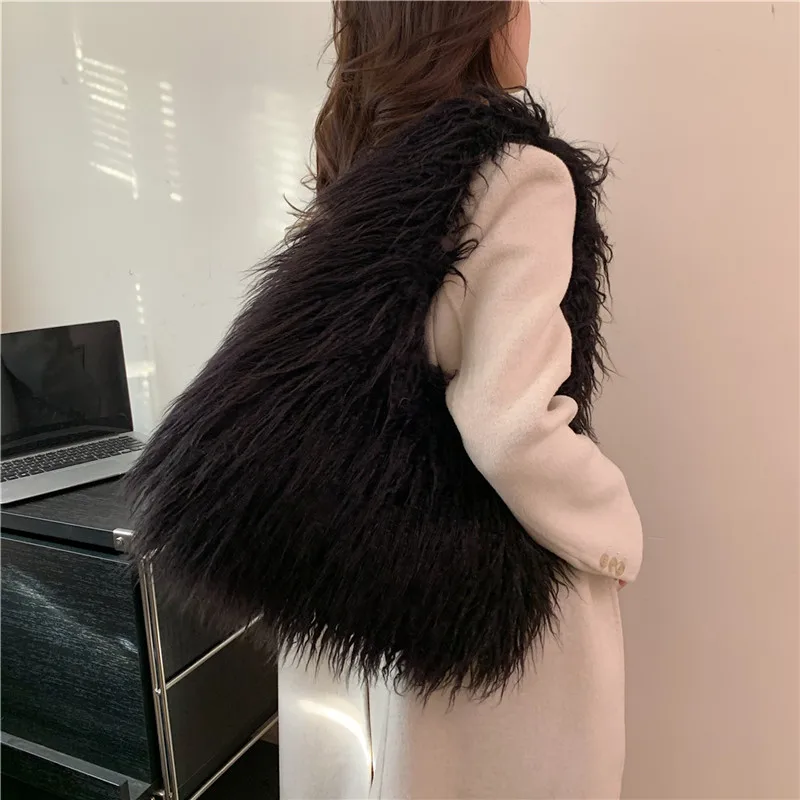 Women Plush Fluffy Shoulder Bag Large Capacity Hobo Bag Solid Color Tote Handbag Trendy Satchel Bag for Work Travel
Women Plush Fluffy Shoulder Bag Large Capacity Hobo Bag Solid Color Tote Handbag Trendy Satchel Bag for Work Travel