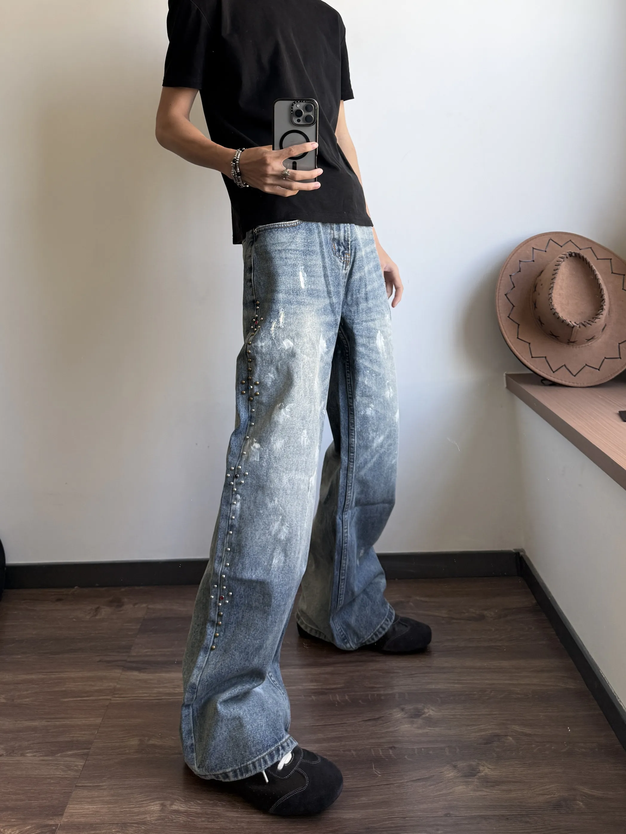 Retro American High Street Distressed Nailhead Decorated Straight Leg Jeans Men's Fashion Brand Cleanfit Long Trousers
Retro American High Street Distressed Nailhead Decorated Straight Leg Jeans Men's Fashion Brand Cleanfit Long Trousers