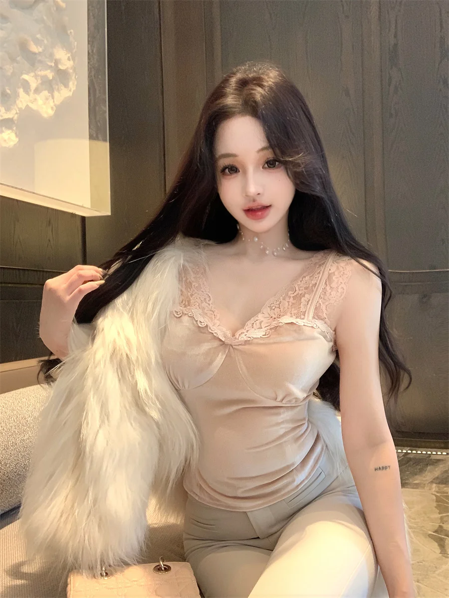 Lace Patchwork Short V-Neck Strapless Vest Women's Autumn Winter Slim Fit Inner Wear Sexy Velvet Sleeveless Base Shirt Top
Lace Patchwork Short V-Neck Strapless Vest Women's Autumn Winter Slim Fit Inner Wear Sexy Velvet Sleeveless Base Shirt Top