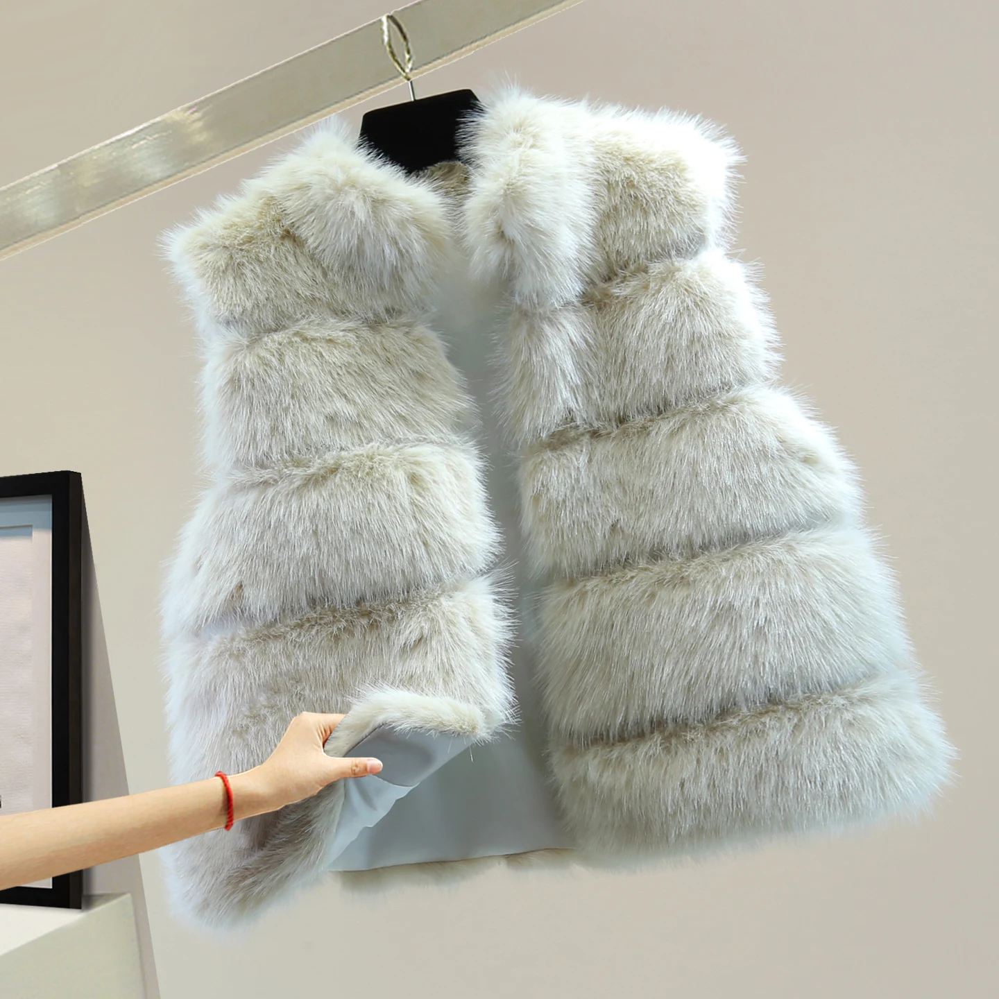 Striped Solid Color Stand Collar Faux Fox Fur Vest, Autumn Winter Slimming PU Leather Patchwork Sleeveless Short Jacket Women
Striped Solid Color Stand Collar Faux Fox Fur Vest, Autumn Winter Slimming PU Leather Patchwork Sleeveless Short Jacket Women