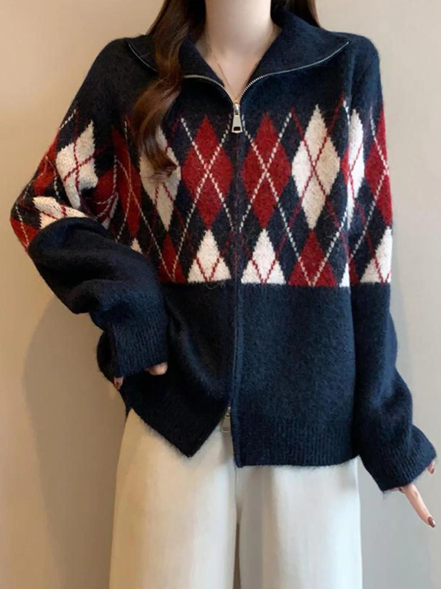 Женский вязаный кардиган-пальто в стиле колледж с ромбовидным узором, осенне-зимний, больших размеров, винтажный, свободный, для молодых женщин
Женский вязаный кардиган-пальто в стиле колледж с ромбовидным узором, осенне-зимний, больших размеров, винтажный, свободный, для молодых женщин