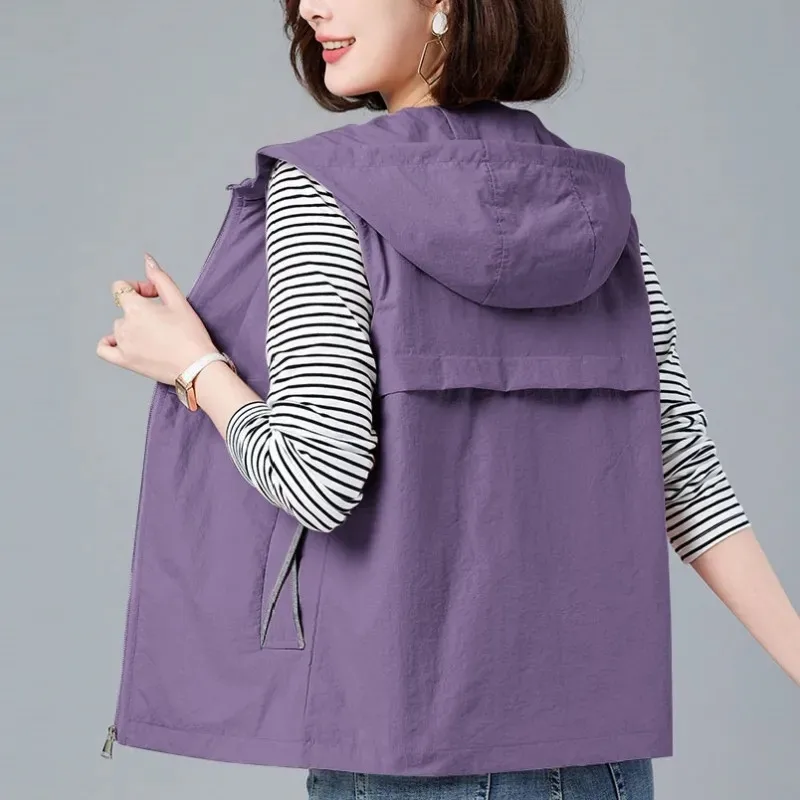 Hooded Short Vest Women 2025 New Summer Korean Fashion Zipper Students Loose Sleeveless Jacket Casual Thin Waistcoat Female T965
Hooded Short Vest Women 2025 New Summer Korean Fashion Zipper Students Loose Sleeveless Jacket Casual Thin Waistcoat Female T965