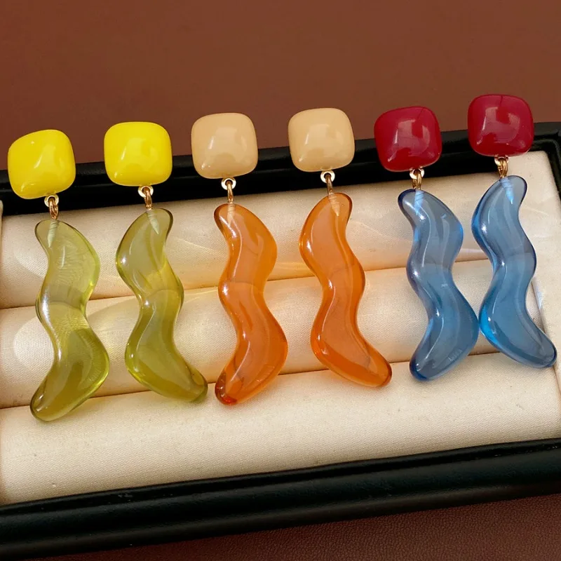 Colorful Resin Wave Drop Earrings French Retro Transparent Curve Earrings for Women
Colorful Resin Wave Drop Earrings French Retro Transparent Curve Earrings for Women