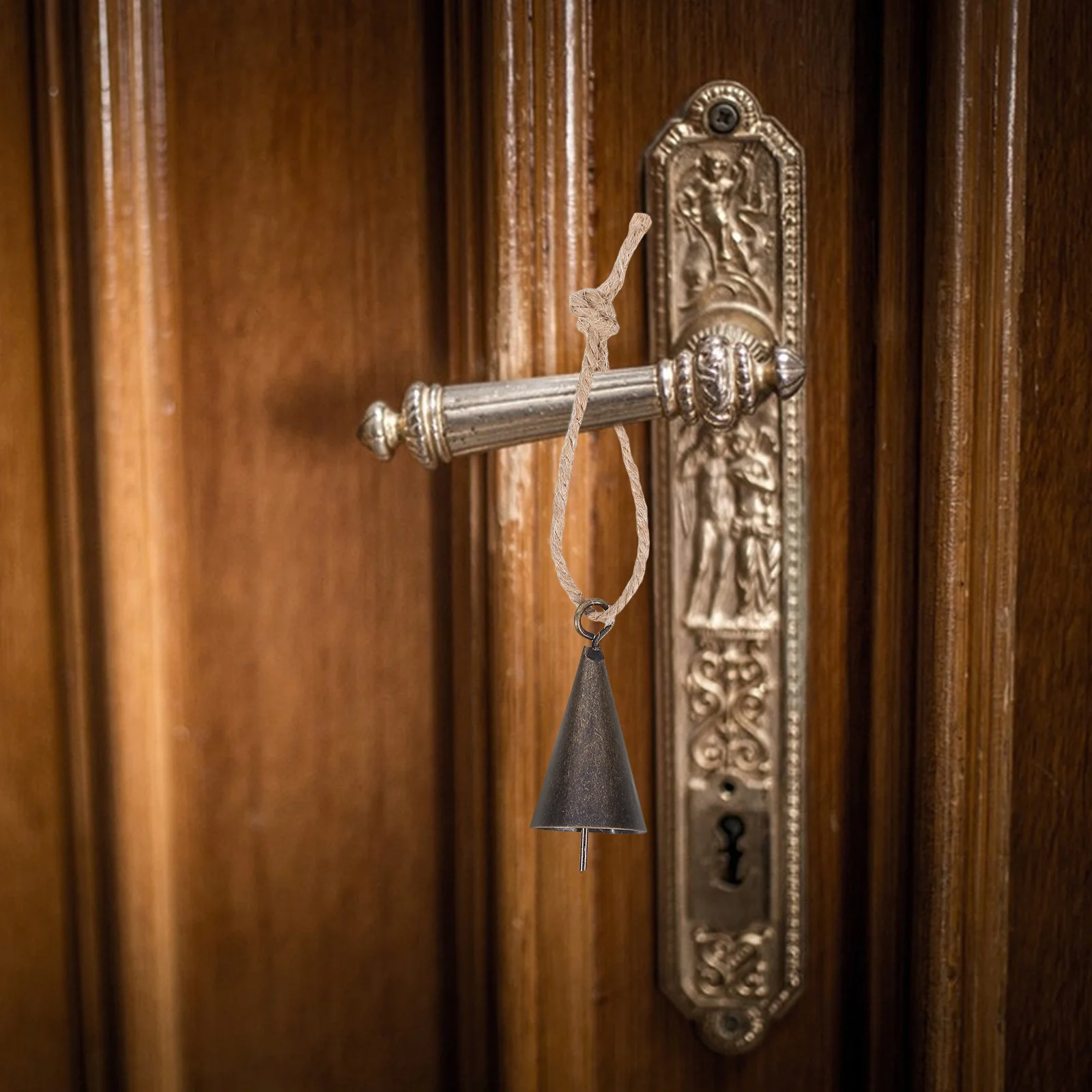 1Set Vintage Cone Metal Cowbell Hemp Jute Rope Rustic Decorative Bell for Farm Animal Management Christmas Ornament Door Handle
1Set Vintage Cone Metal Cowbell Hemp Jute Rope Rustic Decorative Bell for Farm Animal Management Christmas Ornament Door Handle