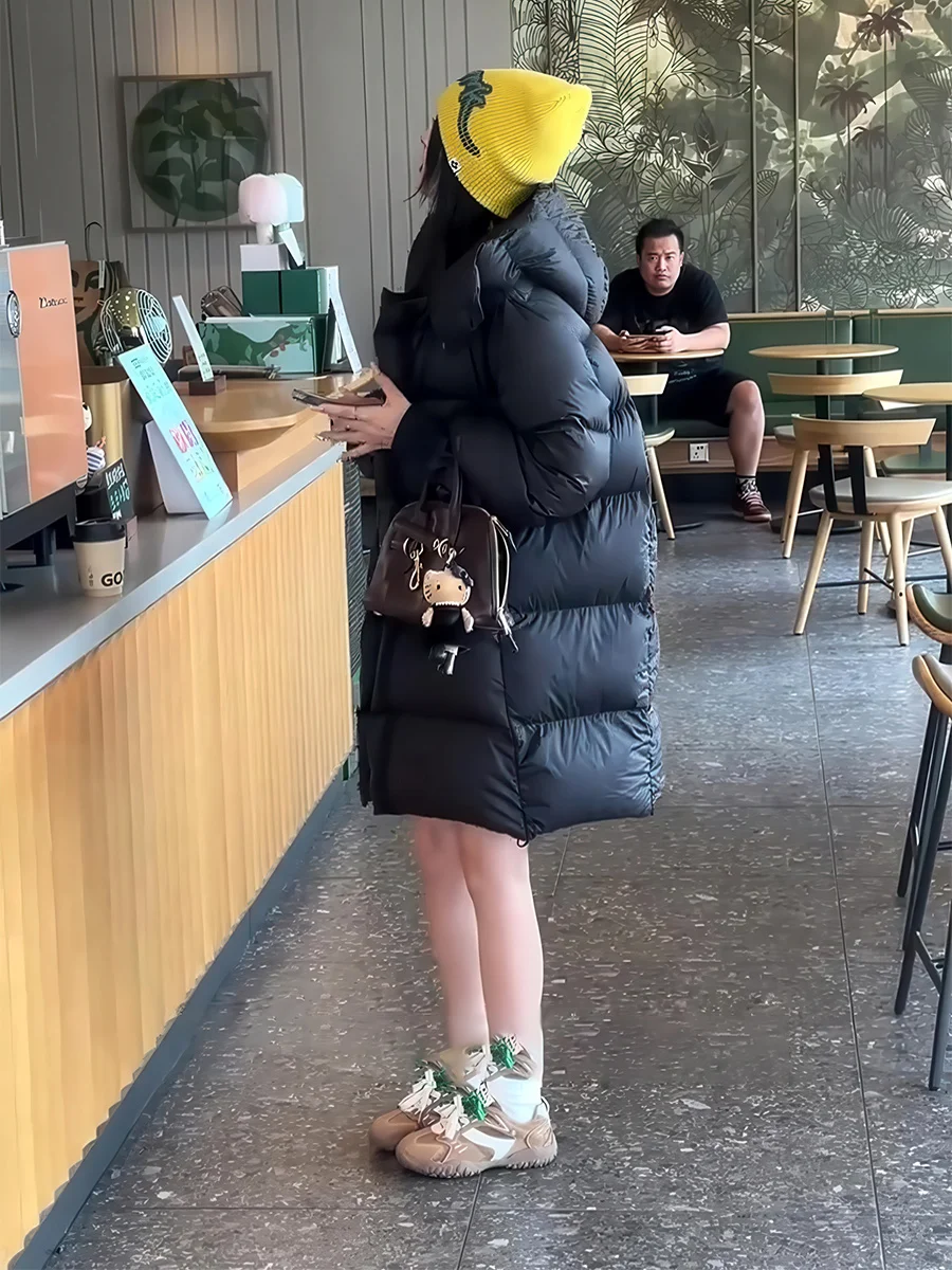 Женская утепленная зимняя куртка-пуховик средней длины с капюшоном, белая, очень теплая
Женская утепленная зимняя куртка-пуховик средней длины с капюшоном, белая, очень теплая