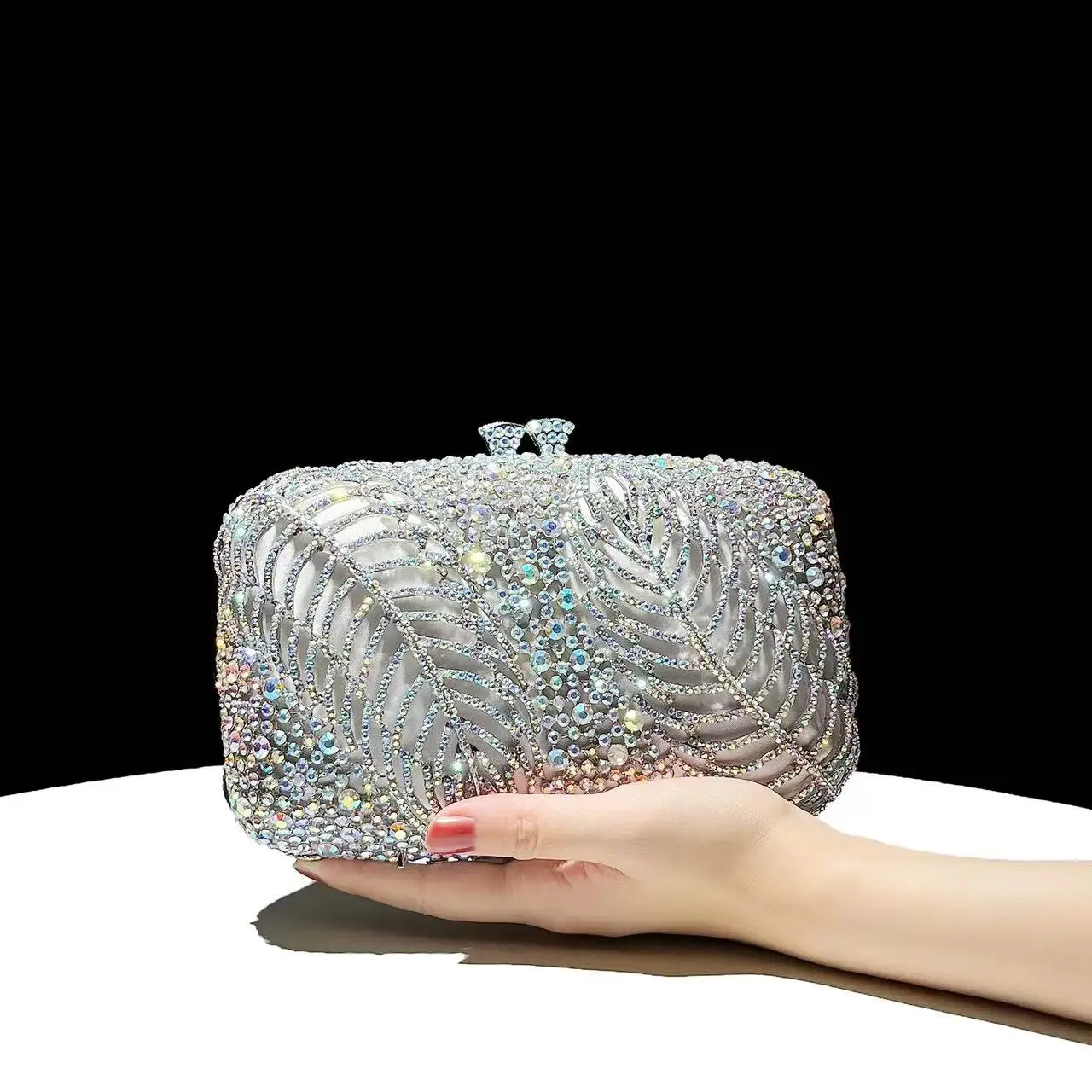 High Quality Luxury Metal Box Fashion Women's Handbag Glitter Shiny Diamonds Evening Bag Wedding Party Clutch Purse Shoulder Bag
High Quality Luxury Metal Box Fashion Women's Handbag Glitter Shiny Diamonds Evening Bag Wedding Party Clutch Purse Shoulder Bag