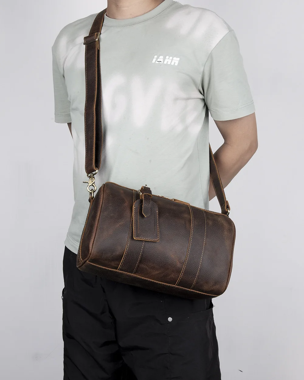 Кожаный мужской дорожный рюкзак для отдыха в стиле ретро, кожаная сумка через плечо Crazy Horse, большая вместимость 
Кожаный мужской дорожный рюкзак для отдыха в стиле ретро, кожаная сумка через плечо Crazy Horse, большая вместимость