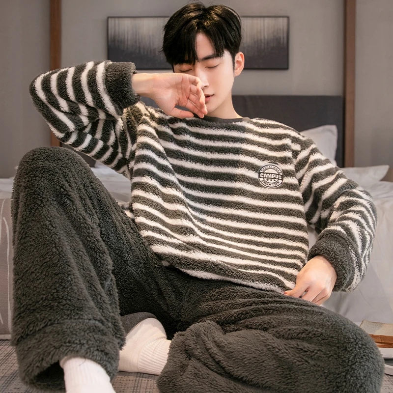 Plush Velvet Pajamas Men Striped Loose Thick Coral Fleece Home Service Suit Autumn Winter Keep Warm Pyjamas Casual Tracksuit 3XL
Plush Velvet Pajamas Men Striped Loose Thick Coral Fleece Home Service Suit Autumn Winter Keep Warm Pyjamas Casual Tracksuit 3XL