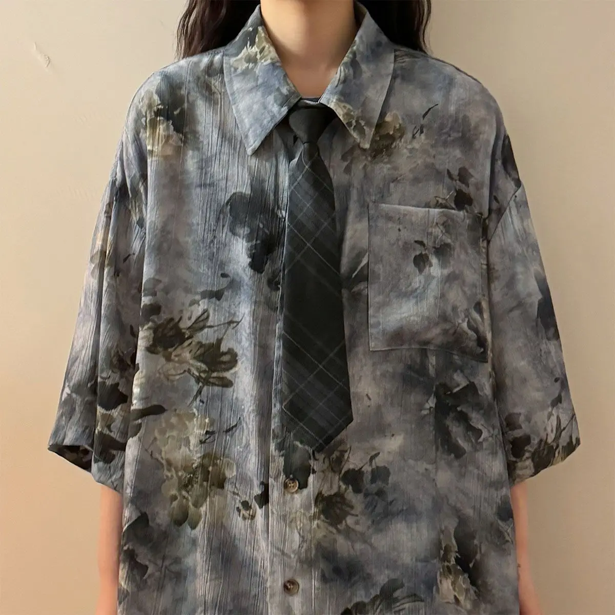 Summer Casual Korean Fashion Loose Buttons Single Breasted Printing Retro Fashion Short Sleeve Easy Close to the People Wild
Summer Casual Korean Fashion Loose Buttons Single Breasted Printing Retro Fashion Short Sleeve Easy Close to the People Wild