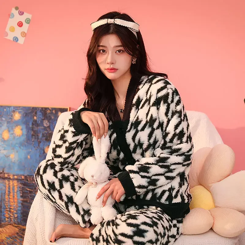 Pajama Sets Women Sweet Girls Peach Printed Cute V-neck Single Breasted Thicken Coral Fleece Pajamas Youth Sleepwear Loose Cozy
Pajama Sets Women Sweet Girls Peach Printed Cute V-neck Single Breasted Thicken Coral Fleece Pajamas Youth Sleepwear Loose Cozy