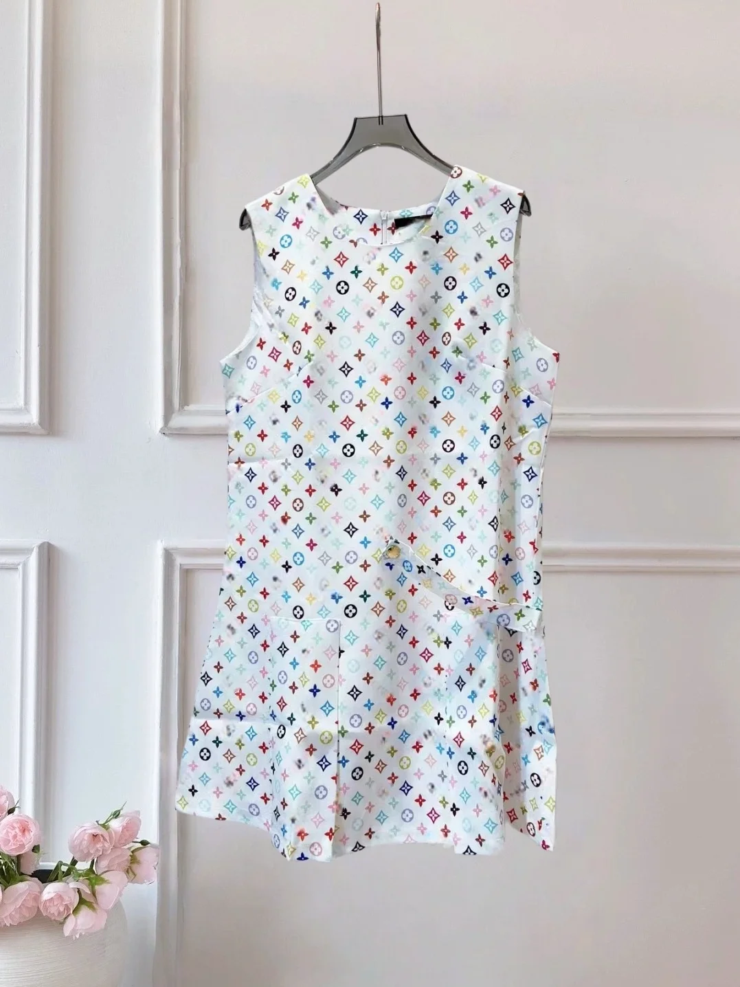 Loose Fit Sleeveless round Neck Printed Dress Casual Style Women's Fashion Summer Dress White Color Comfortable Soft Polyester
Loose Fit Sleeveless round Neck Printed Dress Casual Style Women's Fashion Summer Dress White Color Comfortable Soft Polyester