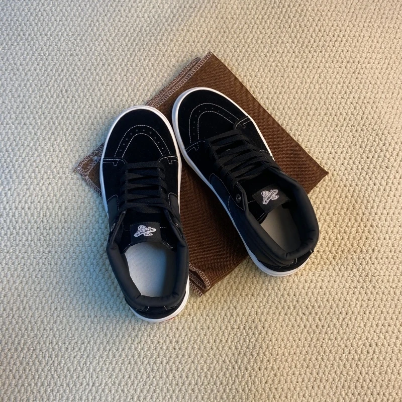 2026 New Mid Top Black Skateboarding Shoes Soft Bottom Anti Stain Hand Stitching Craft Trendy Shoes Large Size Men's Shoes Daily
2026 New Mid Top Black Skateboarding Shoes Soft Bottom Anti Stain Hand Stitching Craft Trendy Shoes Large Size Men's Shoes Daily