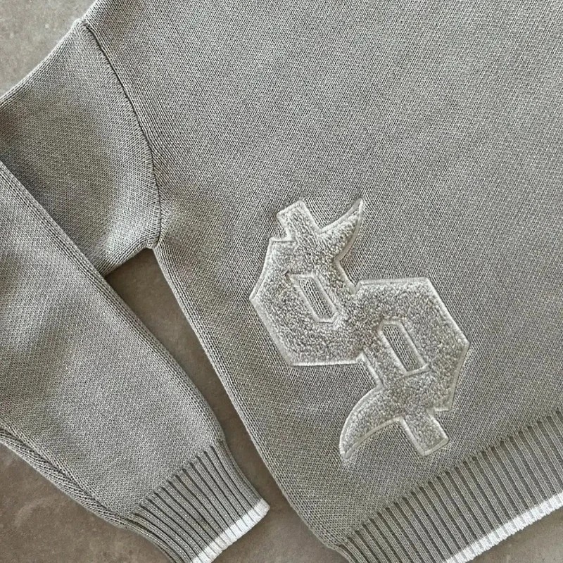 Европейский и американский осенне-зимний серый вязаный свитер с круглым вырезом, пуловер Y2K с популярным рисунком, теплая мужская и женская одежда
Европейский и американский осенне-зимний серый вязаный свитер с круглым вырезом, пуловер Y2K с популярным рисунком, теплая мужская и женская одежда