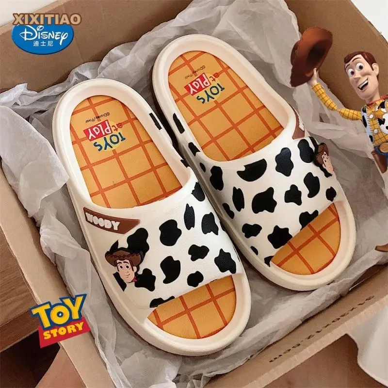 Летние тапочки Disney Woman Toy Story, домашние милые туфли с героями мультфильмов
Летние тапочки Disney Woman Toy Story, домашние милые туфли с героями мультфильмов