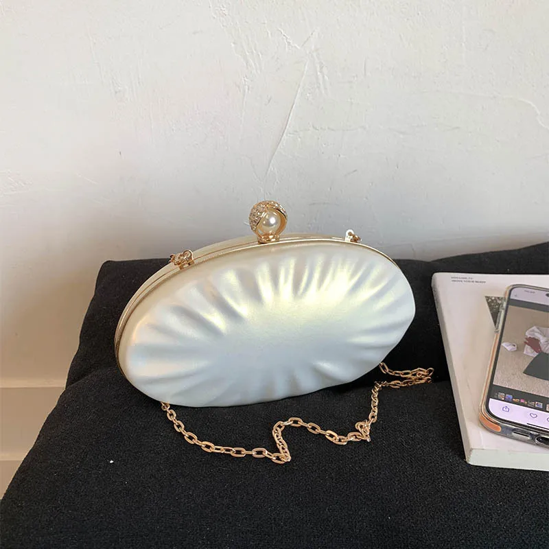 European and American fashionable oval shell goose egg acrylic clutch chain bag pearl evening handbag shoulder bag
European and American fashionable oval shell goose egg acrylic clutch chain bag pearl evening handbag shoulder bag